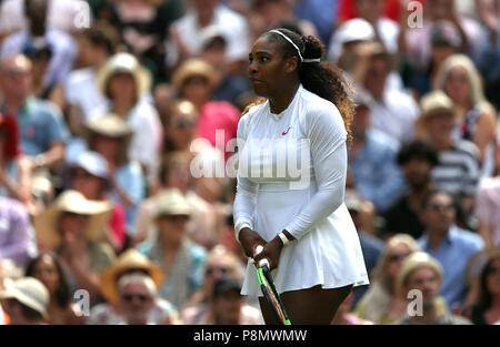 Serena Williams il giorno dieci dei campionati di Wimbledon al All England Lawn Tennis e Croquet Club, Wimbledon. Stampa foto di associazione. Picture Data: giovedì 12 luglio, 2018. Vedere PA storia il tennis a Wimbledon. Foto di credito dovrebbe leggere: Steven Paston/filo PA. Restrizioni: solo uso editoriale. Nessun uso commerciale senza il previo consenso scritto della AELTC. Immagine ancora utilizzare solo - Assenza di immagini in movimento per emulare broadcast. Nessuna sovrapposizione o rimozione di sponsor/annuncio loghi. Chiamate il numero +44 (0)1158 447447 per ulteriori informazioni. Foto Stock