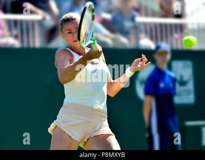 Camila Giorgi (ITA) giocando nel primo round della Valle di natura internazionale, Eastbourne, 25 giugno 2018 Foto Stock