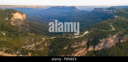 Panorama della Jamison Valley nel Blue Mountains National Park Foto Stock
