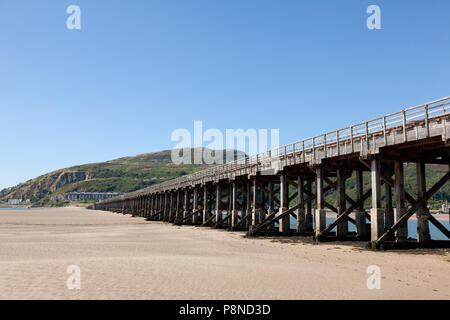 Blaenau Ffestiniog ponte ferroviario che attraversa il Mawddach estuary, Barmouth, Gwynedd, Galles Foto Stock