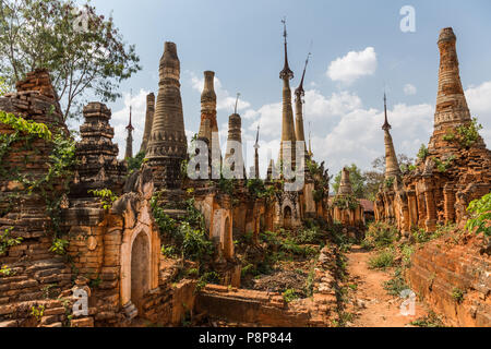 Stupa dello Shwe Inn Dein Pagoda, Myanmar (Birmania) Foto Stock
