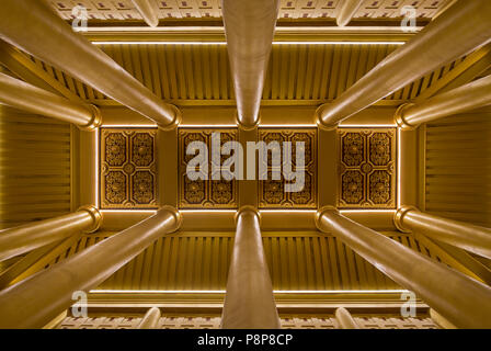 Soffitto all'interno della pagoda Kyauktawgyi, Mandalay, Myanmar (Birmania) Foto Stock