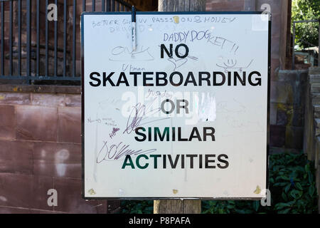 Nessun segno di skateboard, Coventry city centre, estate 2018 Foto Stock