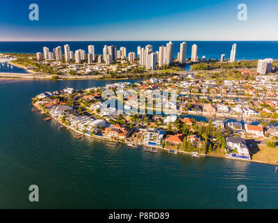 Vista aerea di Surfers Paradise e a Southport sulla Gold Coast, Foto Stock
