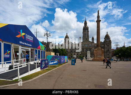 Un negozio con merce per il Campionato Europeo 2018 a Glasgow è stato impostato su George Square in preparazione per l'apertura nel mese di agosto. Foto Stock