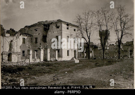 44 Aus dem zerstörten Revedoli a.d. Il Piave. 5.-5.18. (BildID 15617886) Foto Stock