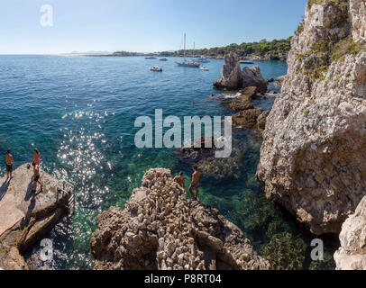 La costa rocciosa di Villa Eilenroc a Cap d'Antibes Juan les Pins, Francia Foto Stock