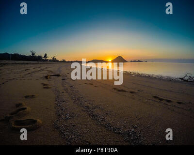 A Piedi nel sunrise Foto Stock