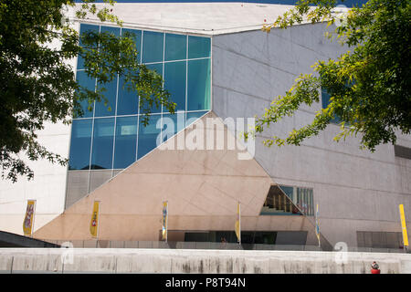 Casa da Musica a Oporto, Portogallo. Costruito 2005. Architetti Olandesi Rem Koolhas e Ellen van Loon Foto Stock