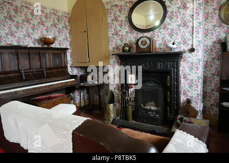 1930 a facchini Row Cottages, National Waterways Museum, Ellesmere Port Cheshire, CH65 4FW Regno Unito. 13 giugno 2018 - Foto Stock