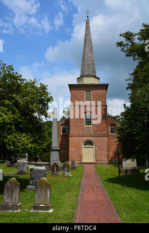 Costruzione di San Paolo Chiesa Episcopale in Edenton NC iniziato nel 1736 mentre la chiesa del cimitero risale al 1722. Foto Stock