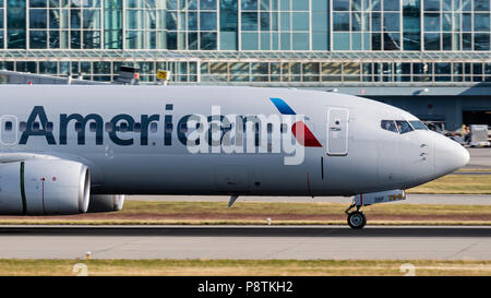 American Airlines aereo Boeing 737 aereo jet atterraggio aereo Foto Stock