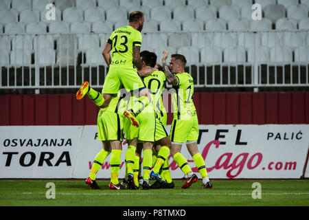 Novi Sad Serbia. 12 Luglio, 2018. I giocatori di Coleraine FC celebrare l obiettivo per il credito 1-0: Nikola Krstic/Alamy Live News Foto Stock