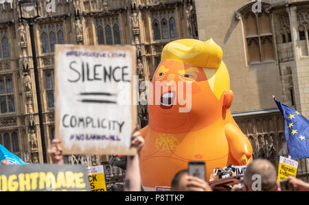 Londra, UK, 13 luglio 2018 Donna Marzo - portare con sé il rumore anti trump credito dimostrazione Ian Davidson/Alamy Live News Foto Stock