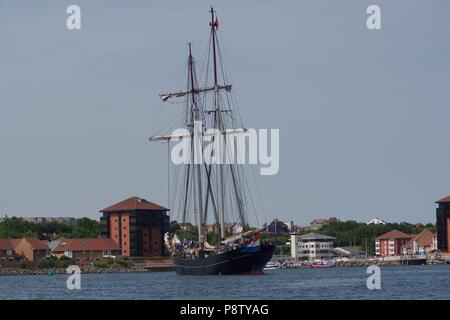 Sunderland, Inghilterra, 13 luglio 2018. Il tallship Wylde Swan lasciando Sunderland porta per un tour sighseeing durante la Tall Ships gare 2018. Credito: Colin Edwards/Alamy Live News. Foto Stock