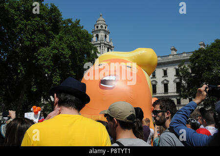 La Donald Trump palloncino gonfiabile a Londra in piazza del Parlamento. Foto Stock