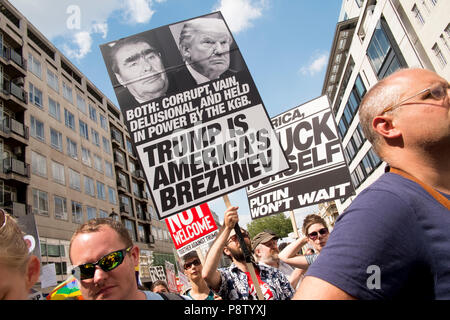 Londra, Regno Unito. 13 luglio 2018. 100.000 protesta nel centro di Londra contro la visita del Presidente statunitense Donald Trump. Credito: Mike Abrahams/Alamy Live News Foto Stock