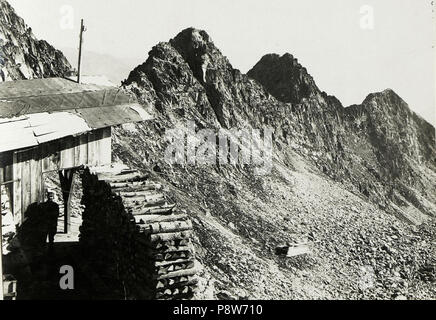 . 530 Standpunkt Passo Paradiso, Drahtseilbahnstation unterhalb Passo Paradiso, die drei Spitzen Monticellokamm. (BildID 15423339) Foto Stock