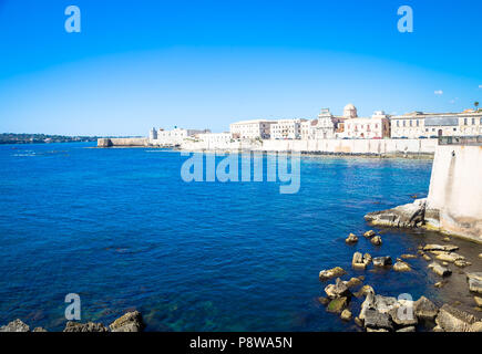 Siracusa, Italia - 18 Maggio 2018: vista della zona di Ortigia, il centro di Siracusa, Sicilia, all'inizio della stagione estiva Foto Stock