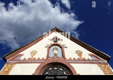 Dettagli sul St Johann chiesa di Santa Maddalena, Alto Adige, Dolomiti Montagne Paesaggio, Italia Foto Stock