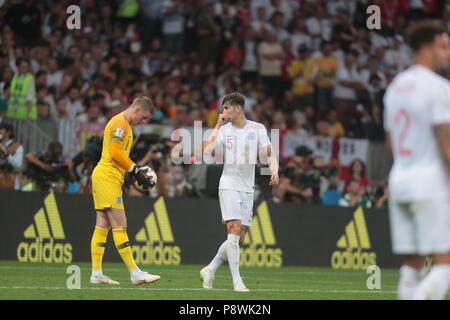 Coppa del Mondo FIFA Russia 2018. Semifinali. Croazia vs Inghilterra a Luzniki Stadium. Portiere inglese Jordan Pickford (sinistra) e John pietre (a destra) durante la partita. Luglio 11, 2018. Russia, Mosca. Photo credit: Vasily Ponomorev/Kommersant Foto Stock