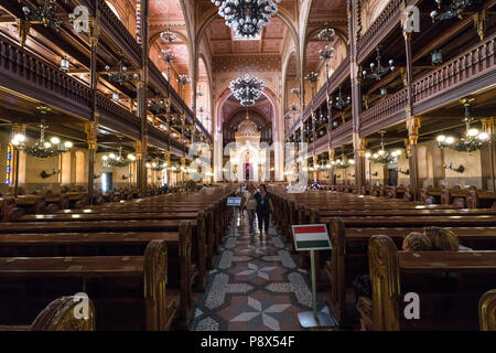 Vista interna della Sinagoga di Budapest, Ungheria Foto Stock