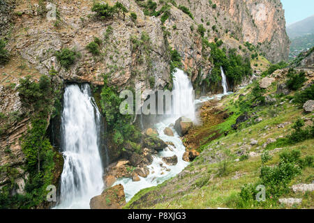 Cascate in montagna, Aladaglar National Park, Turchia Foto Stock