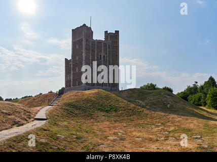 Orford castle e i suoi lavori di sterro Orford Suffolk Foto Stock