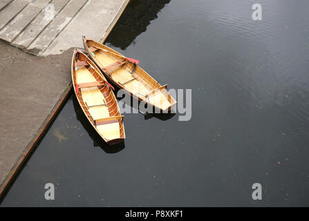 Durham City Inghilterra Riverside Cruiser e barche a remi Foto Stock