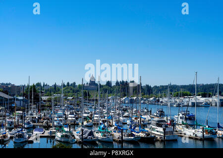 Il bellissimo lungomare nel centro di Olympia, WA. su una mattina d'estate. Foto Stock