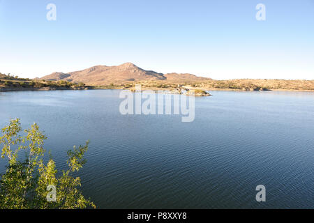 Namibia: Un luogo idillico per vacanze: Lake Oanob Resort vicino Rehoboth. Foto Stock