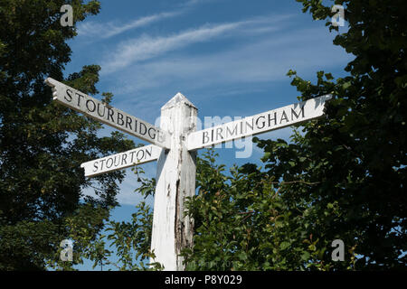 Segno per Stourbridge birmingham e stourton. Stourbridge Canal. West Midlands. Regno Unito Foto Stock