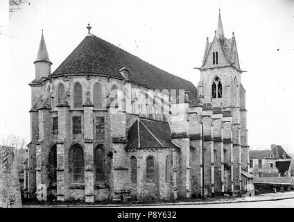 266 Eglise - Ensemble nord-est - Crécy-la-Chapelle - Médiathèque de l'architecture et du patrimoine - APMH00035786 Foto Stock