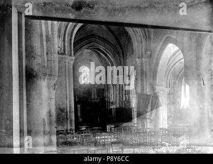 266 Eglise - Nef vue de l'entrée - Fourqueux - Médiathèque de l'architecture et du patrimoine - APMH00035959 Foto Stock