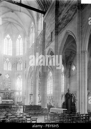 266 Eglise - Nef vue de l'entrée - Saint-Sulpice-de-Favières - Médiathèque de l'architecture et du patrimoine - APMH00036049 Foto Stock