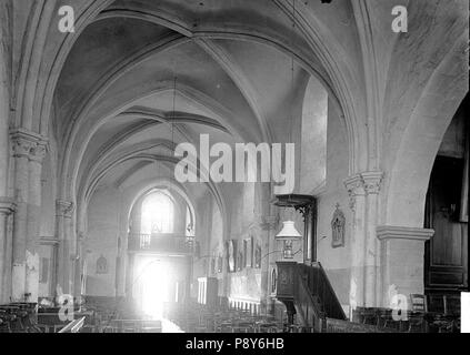 266 Eglise - Nef vue du choeur - Salins - Médiathèque de l'architecture et du patrimoine - APMH00035878 Foto Stock