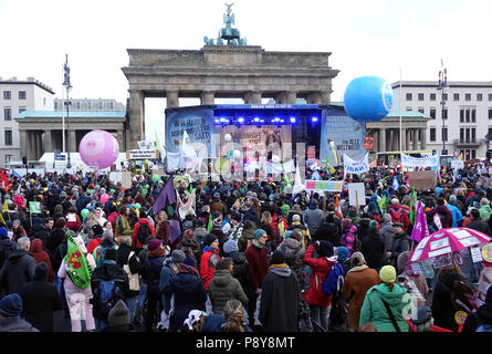 Berlino, Germania, Demo - siamo malati di esso! Di fronte alla Porta di Brandeburgo Foto Stock