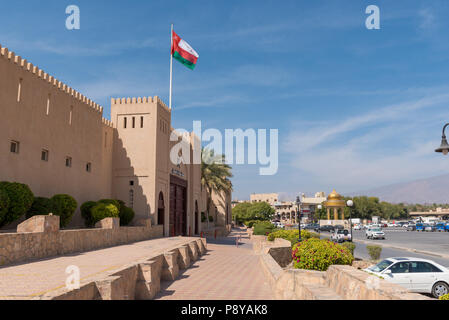 Esterno di Nizwa souq nella parte occidentale di Oman Foto Stock