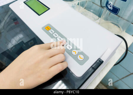 PCR (reazione a catena della polimerasi) macchina. Foto Stock