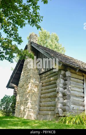 Log Cabin replica presso il sito di Laura Ingalls Wilder i natali, impostazione per il libro "Piccola casa in grandi boschi", Pipino, Wisconsin, STATI UNITI D'AMERICA Foto Stock