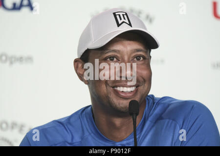 Tiger Woods rispondendo alle domande al 2018 US Open di Golf pre campionato interviste con: Tiger Woods dove: Southampton, New York, Stati Uniti quando: 12 giu 2018 Credit: Rob ricco/WENN.com Foto Stock