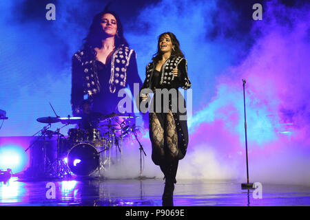 Cantante Amercian-Cuban Camila Cabello effettuando in corrispondenza di O2 Brixton Academy di Londra come parte del suo non essere mai lo stesso tour martedì 12 giugno 2018 (foto di Ian Bines/WENN) dotata di: Camila Cabello dove: Londra, Regno Unito quando: 12 giu 2018 Credit: WENN.com Foto Stock