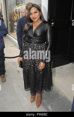 Grande apertura di Stella McCartney FLAG SHIP STORE su Bond Street con le celebrità in partecipazione con: Mindy Kaling dove: Londra, Regno Unito quando: 12 giu 2018 Credit: WENN.com Foto Stock