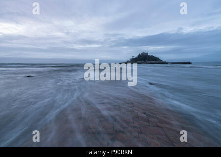 St Michael's Mount a sunrise in West Cornwall Foto Stock