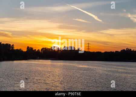 Vendita acqua Park al tramonto guardando a nord del lago e Boat Yard Foto Stock