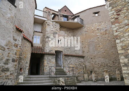 Ingresso al Golden Lane dalla Torre Dalibor, il Castello di Praga, Hradčany, Praga Cechia (Repubblica Ceca), Europa Foto Stock