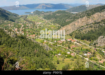 Vista su Turgut village vicino a Marmaris Località di villeggiatura in Turchia. Foto Stock