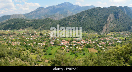 Vista su Turgut village vicino a Marmaris Località di villeggiatura in Turchia. Foto Stock