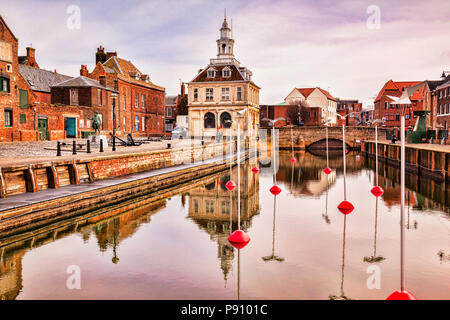 20 Febbraio 2015: Hereford Quay, King's Lynn, Norfolk, Inghilterra - opere d'arte sono in collaborazione con la città di Amiens, come parte della... Foto Stock