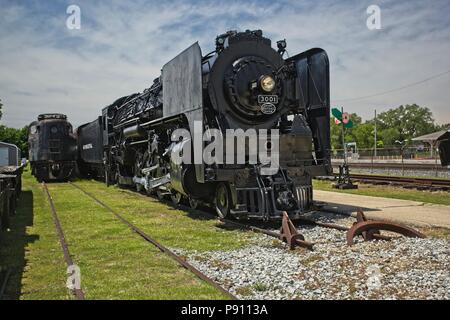 Ripristinato New York central 4-8-2 Mohawk locomotiva a vapore numero 3001, costruito dalla American Locomotive Company di Schenectady New York in 1940. La lunghezza di taglio Foto Stock